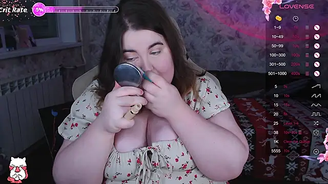 Estelle Hicks online show from December 2025 06:28:01 PM