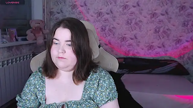 Estelle Hicks online show from March 2026 06:44:01 PM