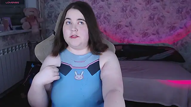 Estelle Hicks online show from March 2026 06:42:02 PM