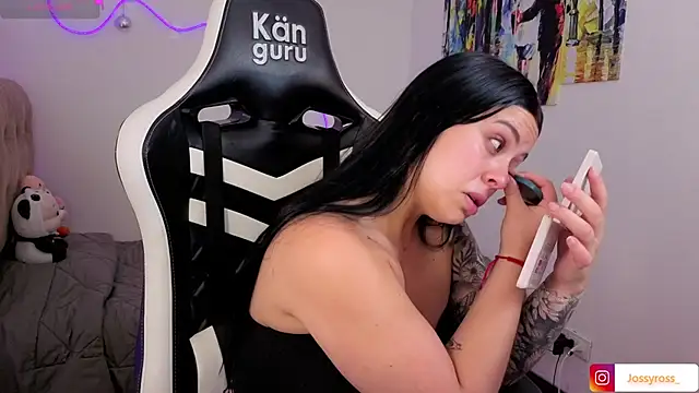 Victoryyy  online show from December 2025 04:44:01 PM