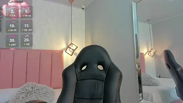 SUNNYCYRUS online show from September 2025 12:31:02 PM