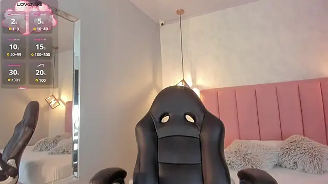 SUNNYCYRUS online show from October 2025 01:12:01 PM