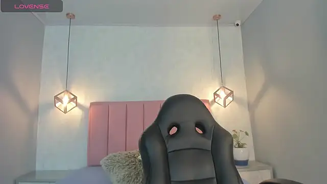 SUNNYCYRUS online show from November 2025 12:27:02 PM