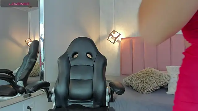 SUNNYCYRUS online show from February 2026 12:38:02 PM