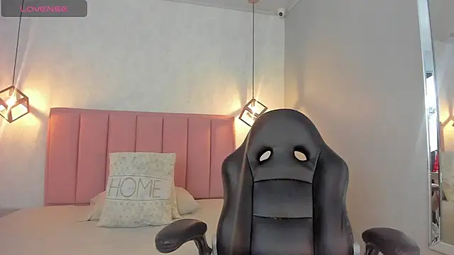 SUNNYCYRUS online show from March 2026 12:55:01 PM