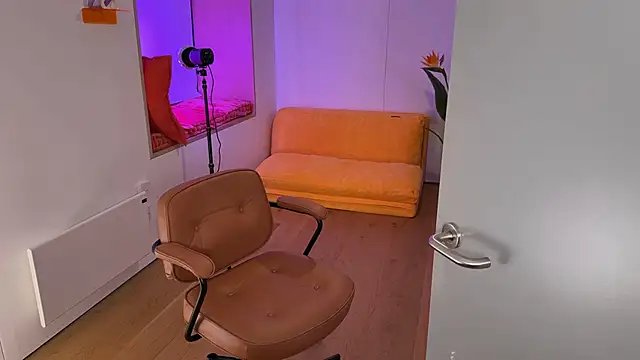 Snapshot of _vixenp chatting on February 2025 09:42:02 PM vixenp online show from February 2025 09:42:02 PM