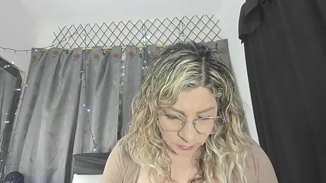 eva1saenz online show from November 2025 08:44:01 PM