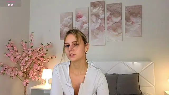 Snapshot of Wendy_D0ll chatting on February 2025 01:22:01 AM Wendy D0ll online show from February 2025 01:22:01 AM