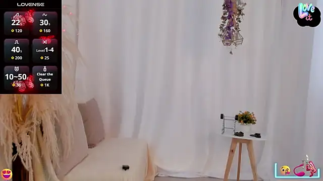 Helena-Fits online show from October 2025 08:32:02 PM