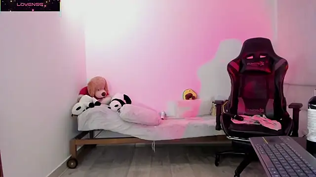 Biancastrongg online show from November 2025 03:09:02 AM