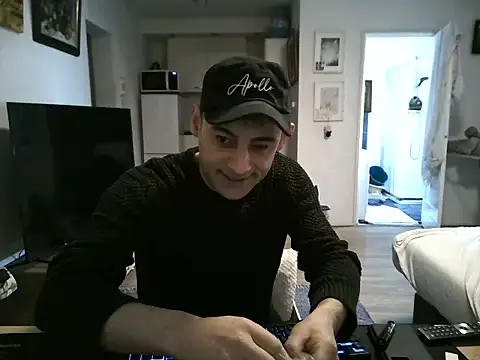 mihaimichael online show from April 2026 01:45:02 PM