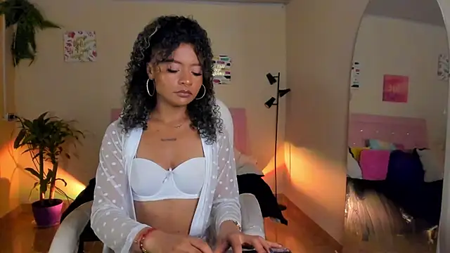 Snapshot of keyla_roberts777 chatting on January 2025 03:32:02 AM keyla roberts777 online show from January 2025 03:32:02 AM