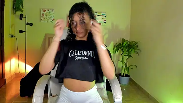 Snapshot of keyla_roberts777 chatting on February 2025 04:04:01 AM keyla roberts777 online show from February 2025 04:04:01 AM