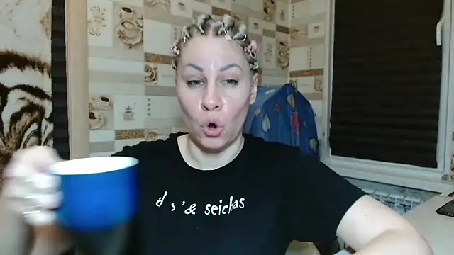 Snapshot of TherestlessKitty chatting on April 2026 10:12:02 PM TherestlessKitty online show from April 2026 10:12:02 PM