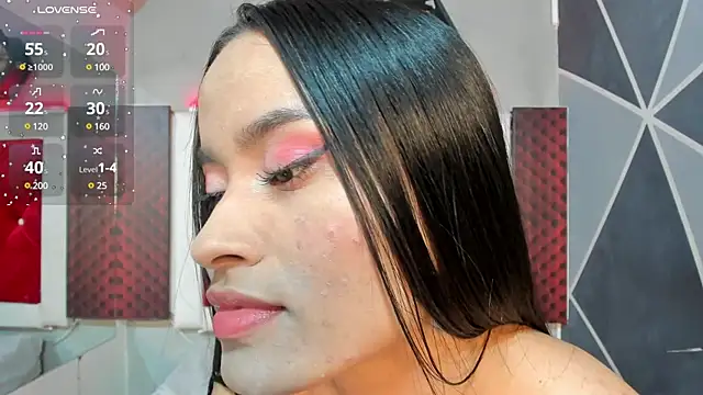 Snapshot of Karoll014 chatting on February 2025 05:54:02 PM Karoll014 online show from February 2025 05:54:02 PM