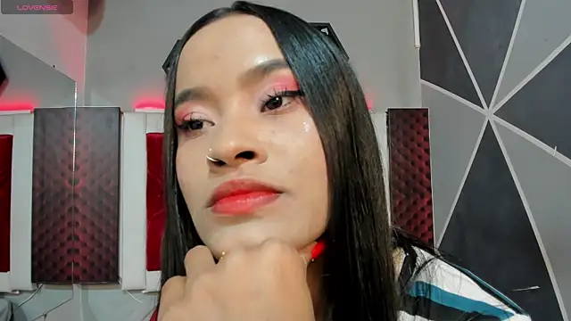 Snapshot of Karoll014 chatting on February 2025 12:47:01 PM Karoll014 online show from February 2025 12:47:01 PM