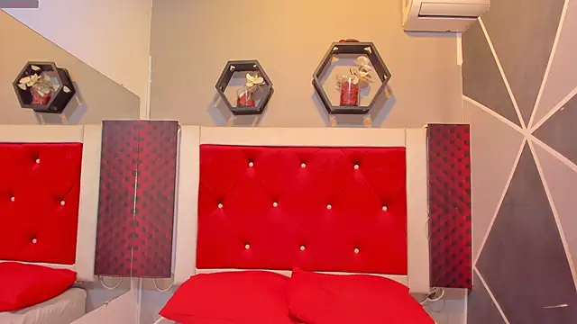 Karoll014 online show from November 2025 12:11:01 PM