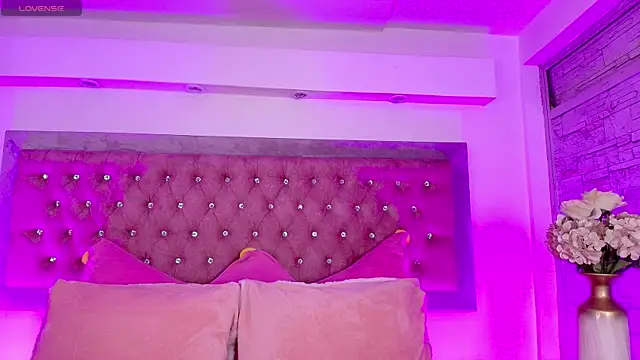 Tayzon Foxxx online show from January 2026 12:43:02 PM