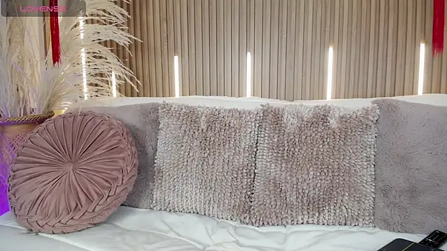 Tayzon Foxxx online show from April 2026 08:32:01 PM