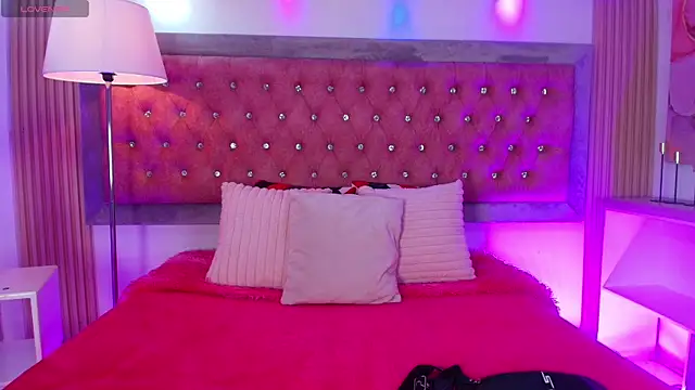 Tayzon Foxxx online show from June 2026 08:21:01 PM