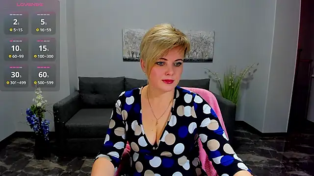 Julia Wilsone online show from January 2026 12:53:01 PM