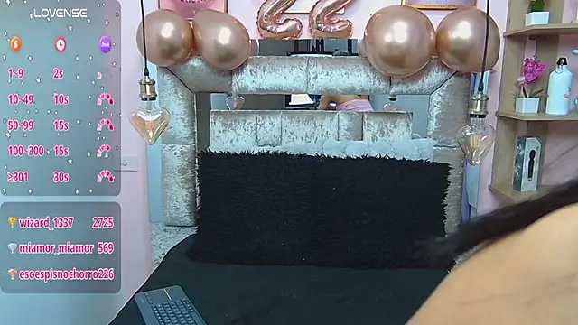 Vaioletcooper online show from March 2025 11:48:01 PM