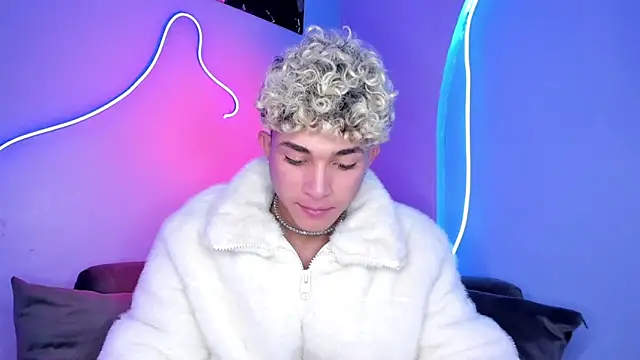 Snapshot of ASHTON_REITENBACH01 chatting on December 2024 07:45:01 PM ASHTON REITENBACH01 online show from December 2024 07:45:01 PM