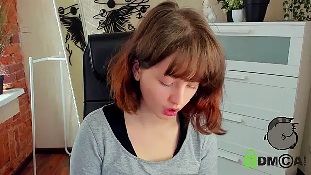 Alina Mills online show from October 2025 09:28:02 AM