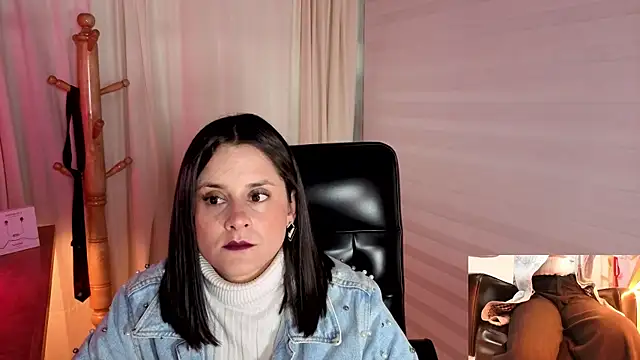 Alice milf  online show from October 2025 11:10:01 AM