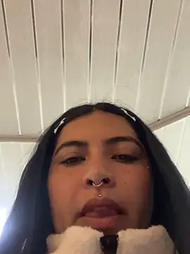  luna torres online show from March 2026 12:20:02 PM