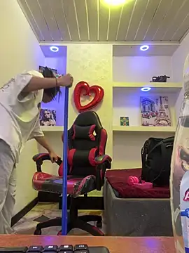  luna torres online show from April 2026 01:37:01 PM