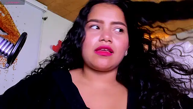 loly marce online show from December 2024 09:40:01 PM