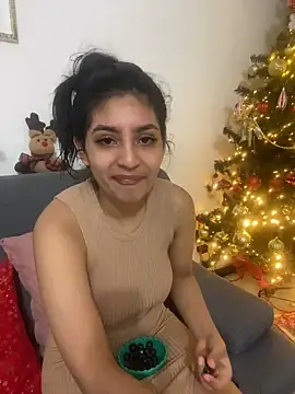 cloe small online show from December 2024 02:42:01 AM