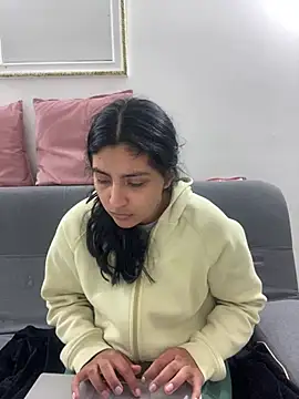 cloe small online show from January 2025 04:50:01 AM