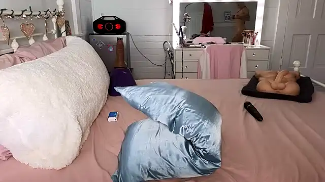 Snapshot of emmagray001 chatting on January 2025 04:27:02 PM emmagray001 online show from January 2025 04:27:02 PM