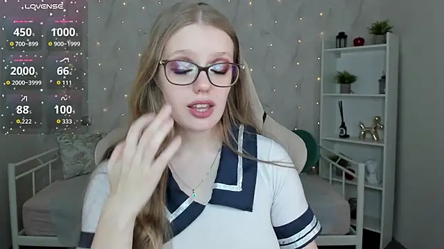 Polly  Cutie online show from November 2025 05:40:01 AM