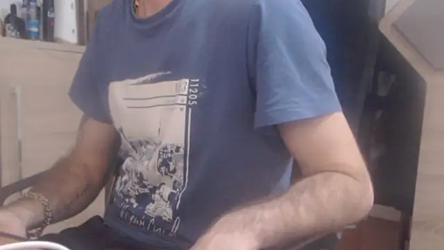 uncutguy01 online show from December 2024 12:38:01 PM