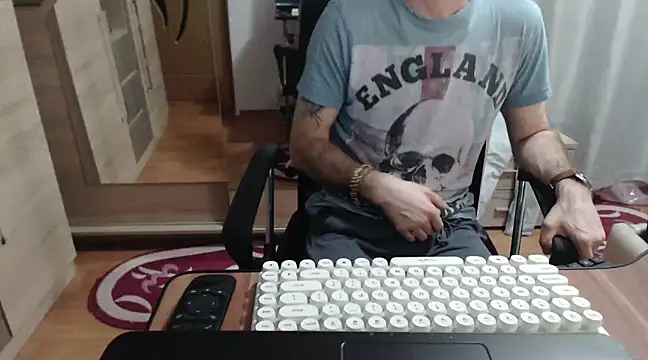 uncutguy01 online show from March 2025 09:04:02 PM