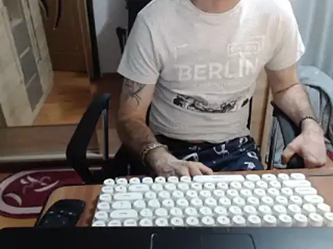 uncutguy01 online show from March 2025 03:50:02 PM