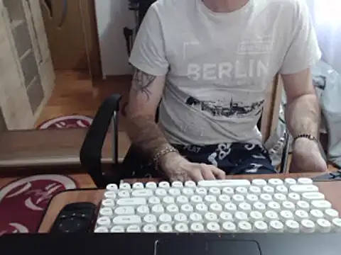 uncutguy01 online show from March 2025 08:12:02 AM