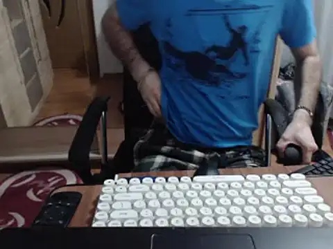 uncutguy01 online show from March 2025 04:28:02 AM