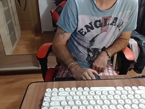 uncutguy01 online show from September 2025 05:40:02 AM
