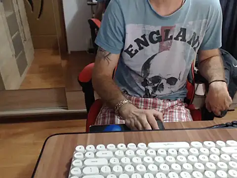 uncutguy01 online show from September 2025 05:07:01 AM