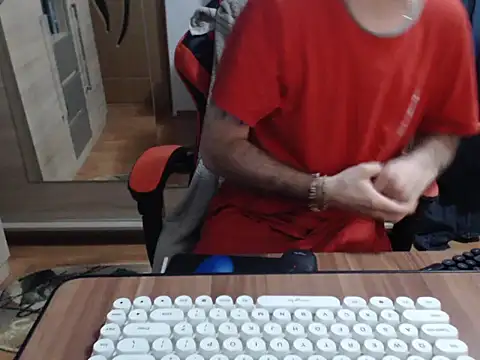 uncutguy01 online show from November 2025 05:42:02 AM