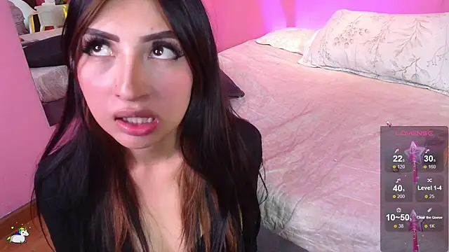 Nicolette ks  online show from December 2024 04:11:01 PM