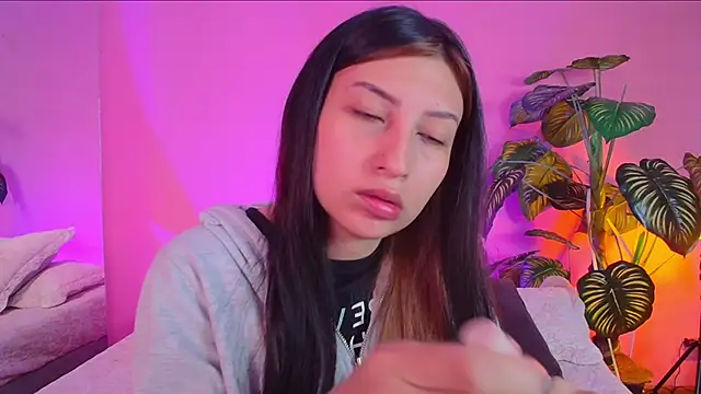 Nicolette ks  online show from December 2024 12:49:01 PM