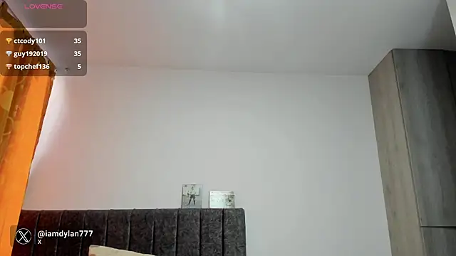 Snapshot of Iamdylan777 chatting on December 2024 09:28:02 PM Iamdylan777 online show from December 2024 09:28:02 PM