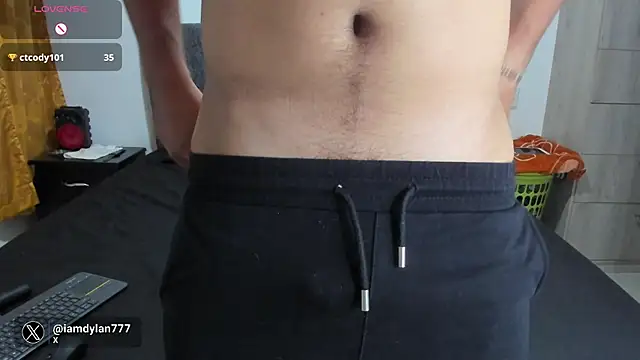 Snapshot of Iamdylan777 chatting on January 2025 01:21:02 AM Iamdylan777 online show from January 2025 01:21:02 AM