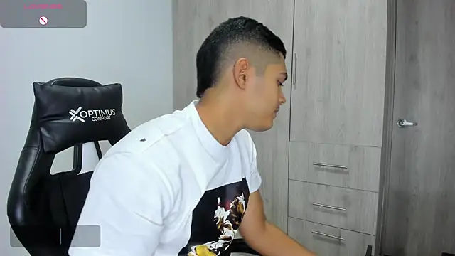 Snapshot of Iamdylan777 chatting on February 2025 06:43:01 AM Iamdylan777 online show from February 2025 06:43:01 AM