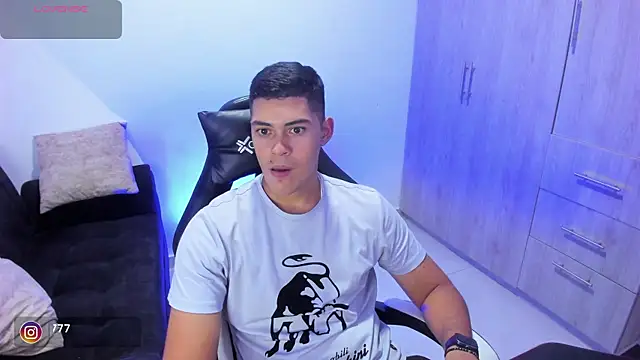 Snapshot of Iamdylan777 chatting on February 2025 06:48:01 AM Iamdylan777 online show from February 2025 06:48:01 AM